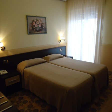 Hotel Riviera Trani Esterno foto