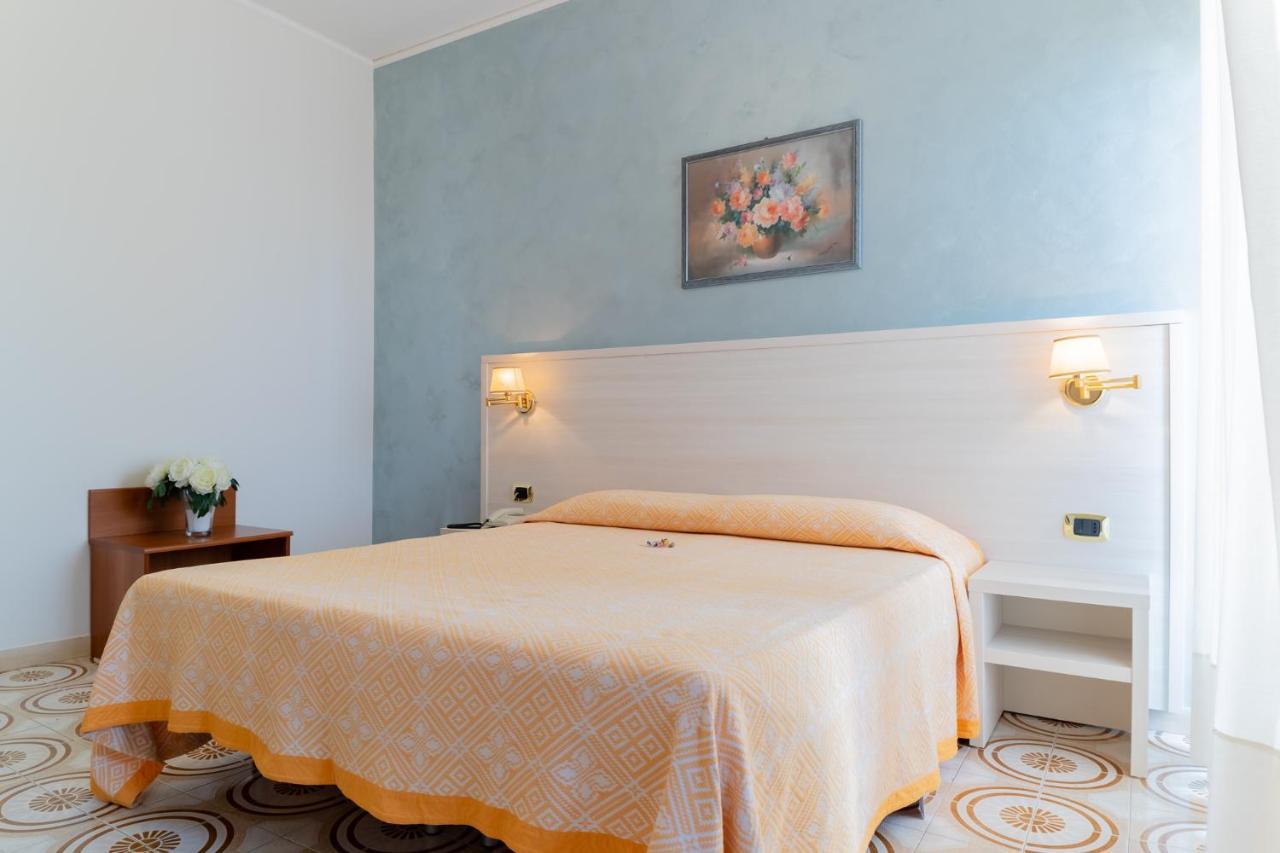 Hotel Riviera Trani Esterno foto