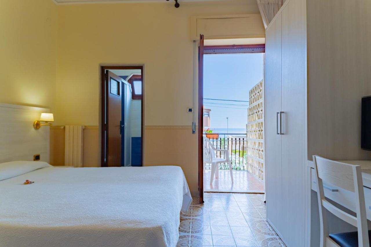 Hotel Riviera Trani Esterno foto