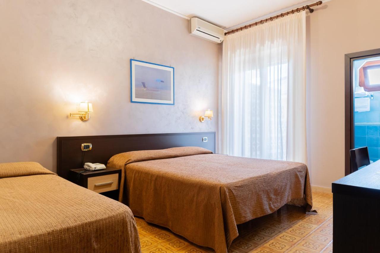 Hotel Riviera Trani Esterno foto