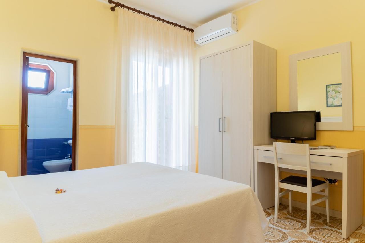 Hotel Riviera Trani Esterno foto