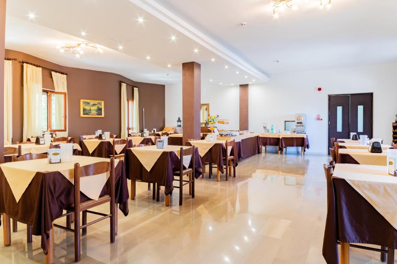 Hotel Riviera Trani Esterno foto