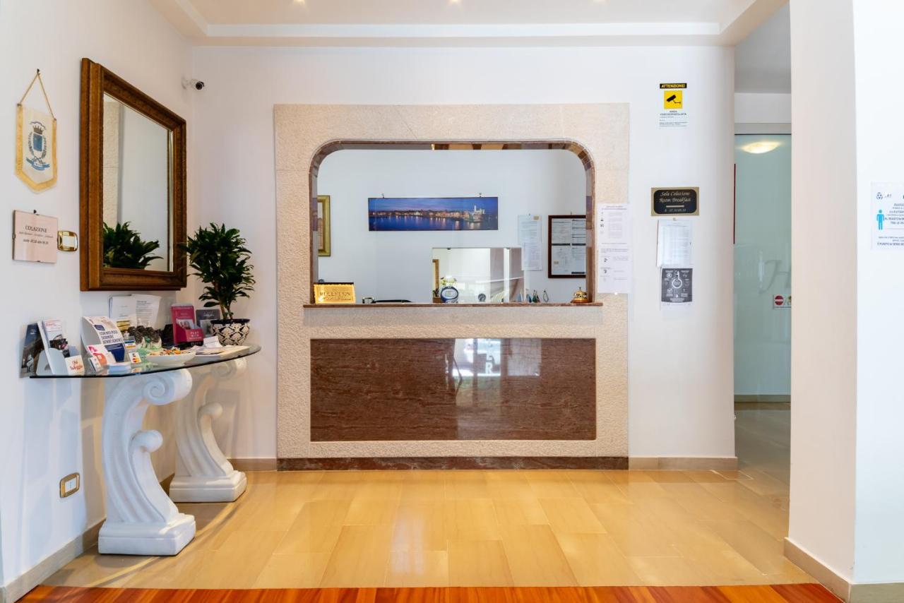 Hotel Riviera Trani Esterno foto