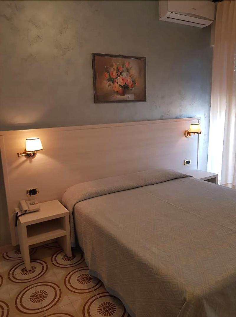 Hotel Riviera Trani Esterno foto