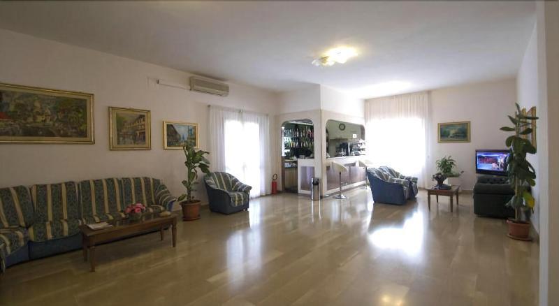 Hotel Riviera Trani Esterno foto