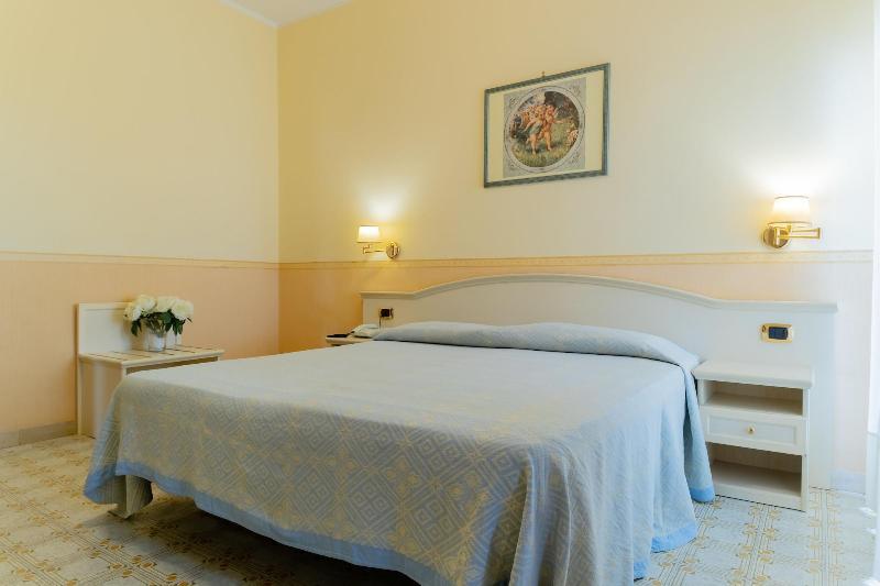 Hotel Riviera Trani Esterno foto
