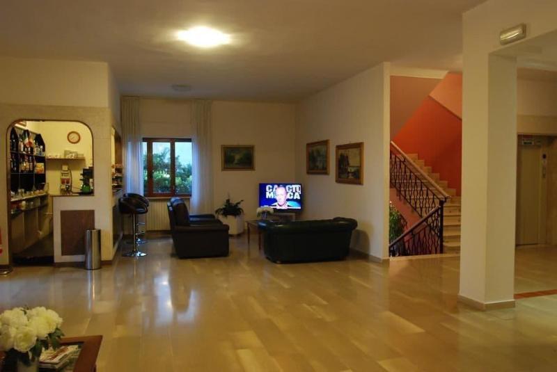 Hotel Riviera Trani Esterno foto