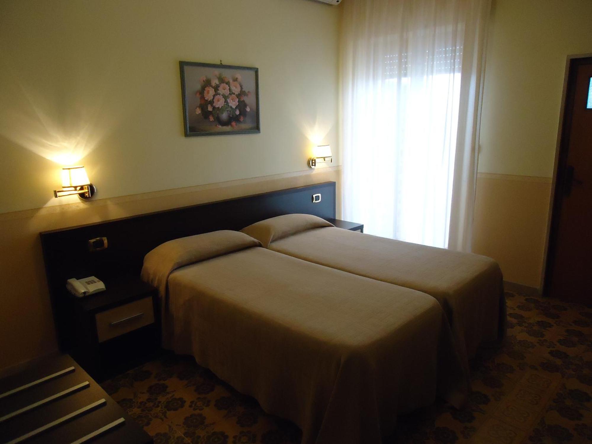 Hotel Riviera Trani Esterno foto